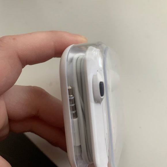 Brand New Apple Earbuds - Picture 2 of 2